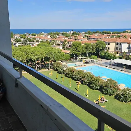 アパートホテル At Night On The Sea 3*