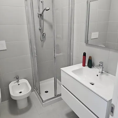 At Night On The Sea アパートホテル