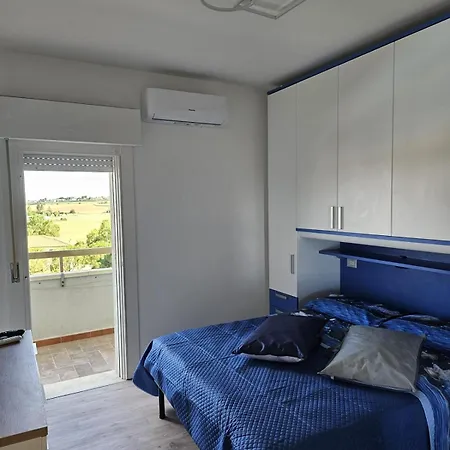 At Night On The Sea アパートホテル